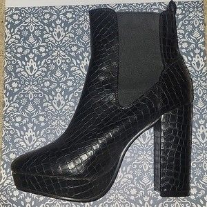 Faux Croc Platform Sz 10 Sky High Heels Booties New